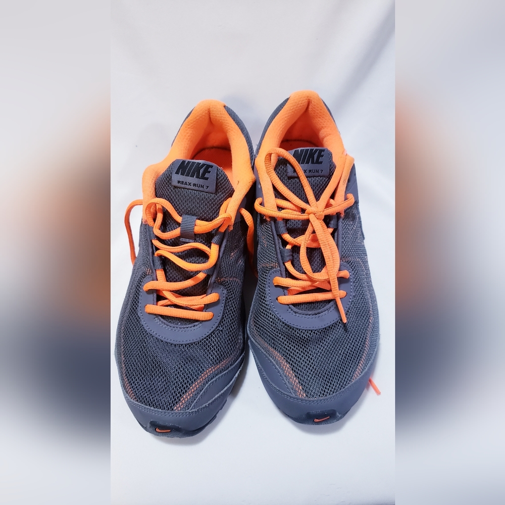 Men Nike walking and running shoes